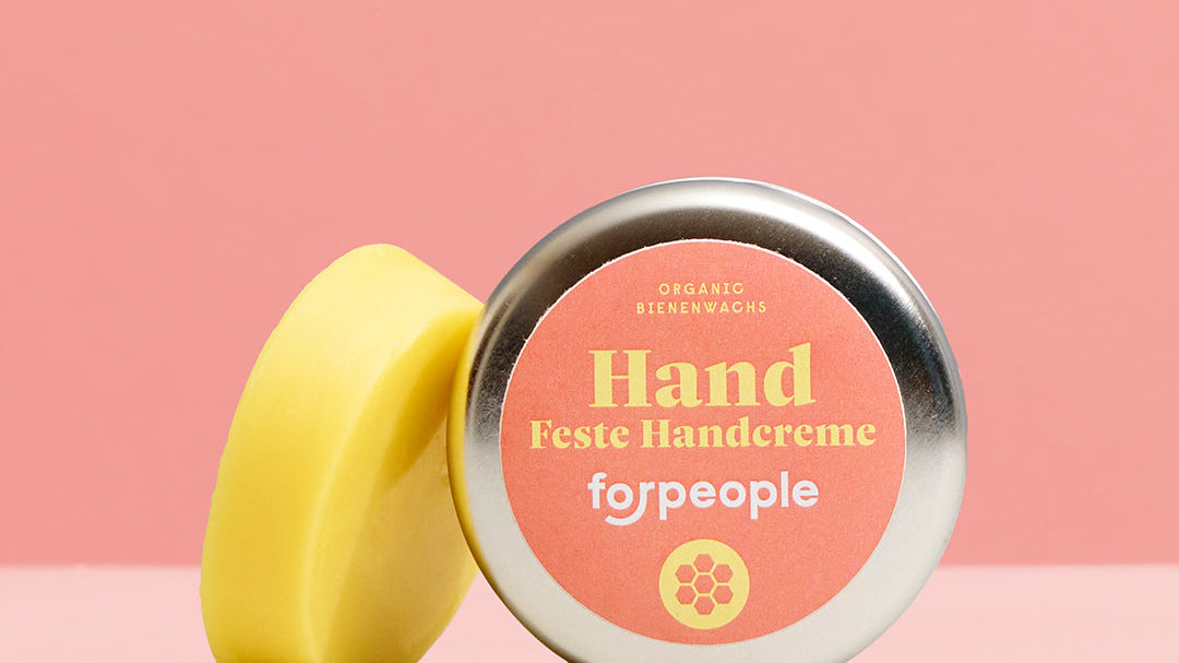 Feste Handcreme mit Bienenwachs von forpeople: Metalldose und Cremestück