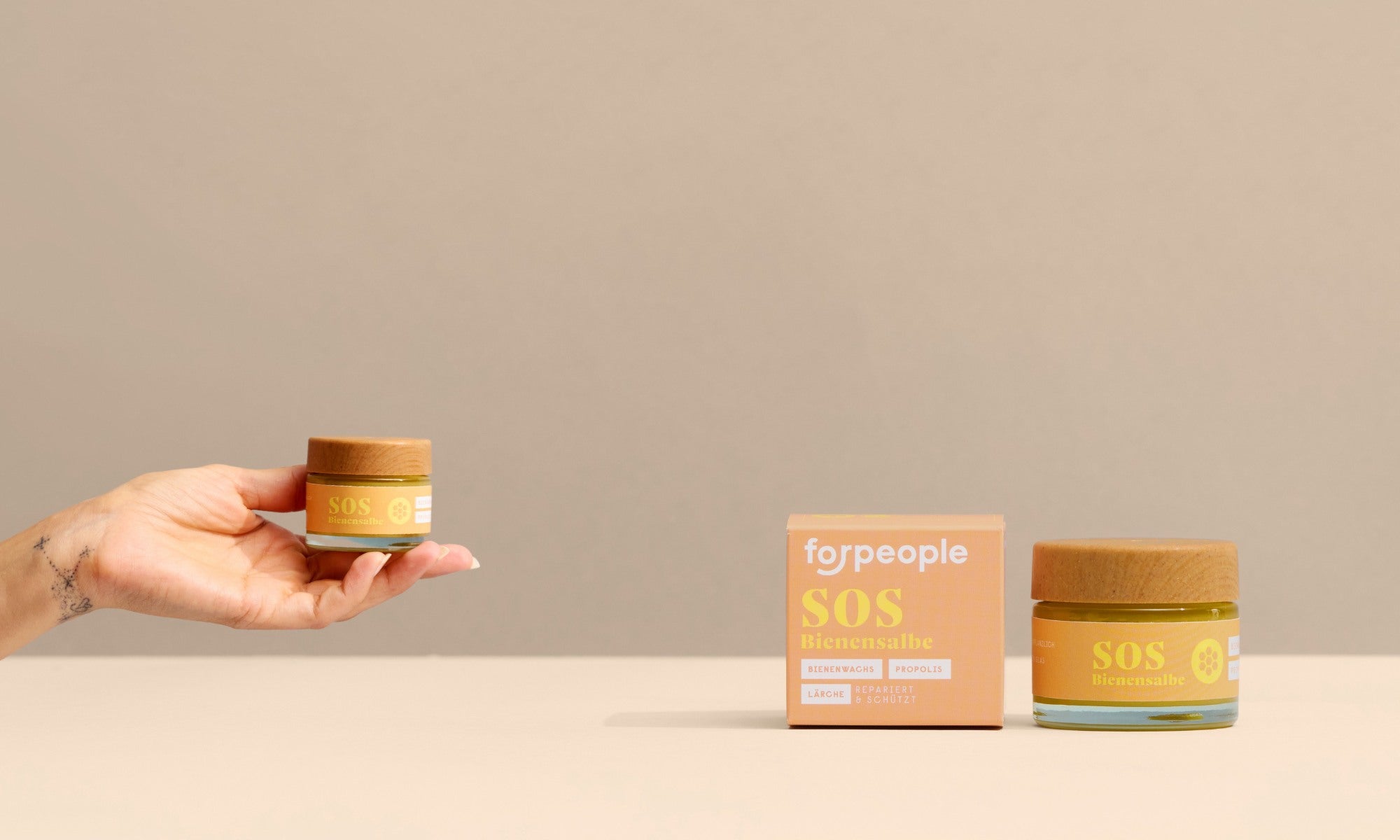 Biosalbe aus dem Glastiegel von 4people