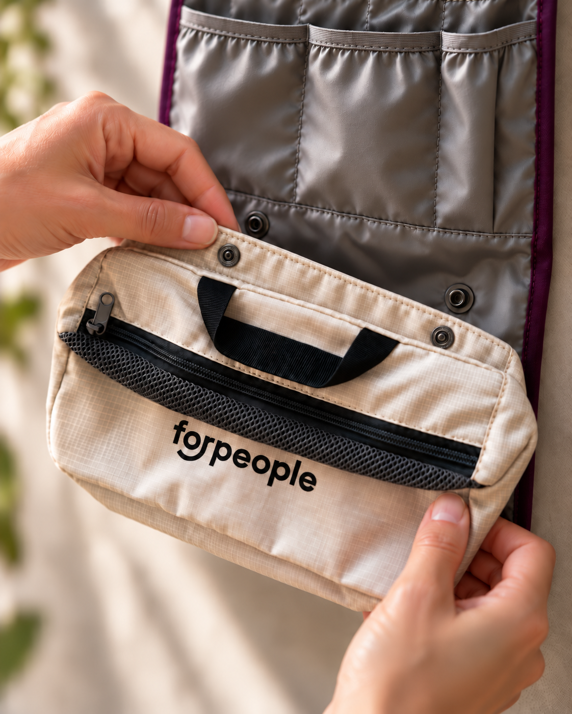 Kulturtasche zum Aufhängen – mit abnehmbarer Mini-Pouch