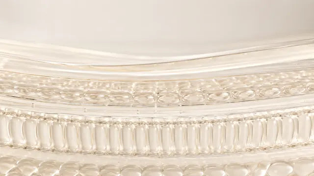 Makroaufnahme: geschichtete, wachsartige Ceramid-Struktur